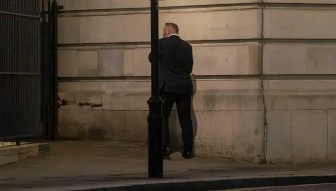 exclusive_wayne_rooney_gets_caught_983579947_jpg_75.jpg